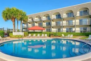 Pool - Patio Area
