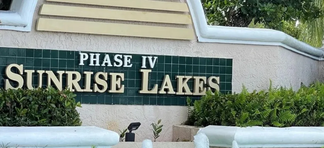 Pic Sunrise Lakes Sign