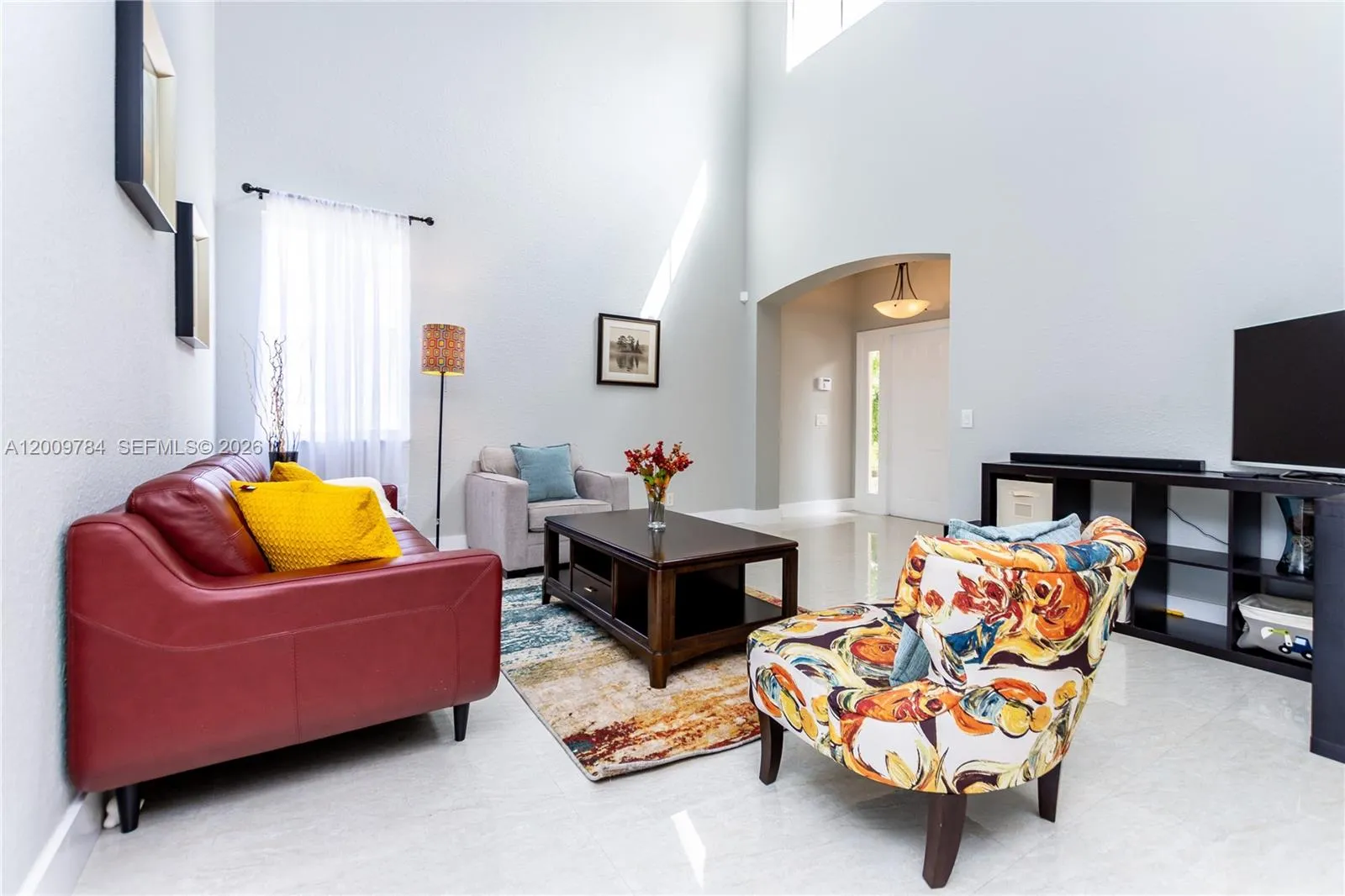 Living room with VAULTED ceilings with lots of LIGHTS