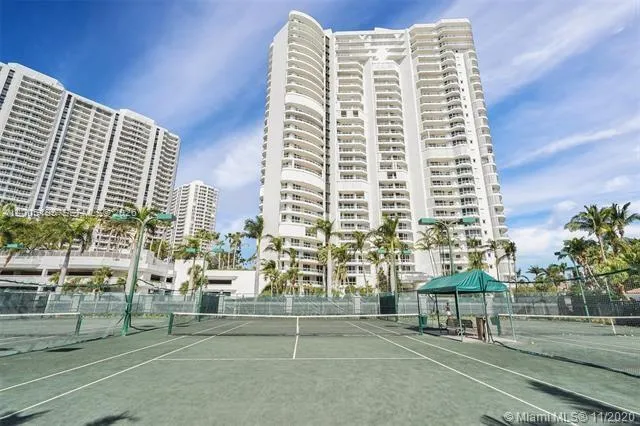 4 Tennis Courts