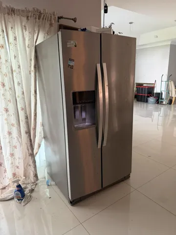 Refrigerator that stays