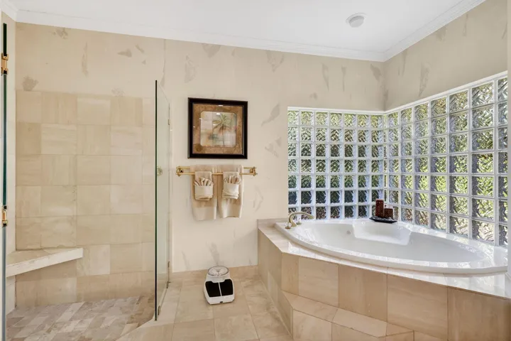 Jacuzzi Tub