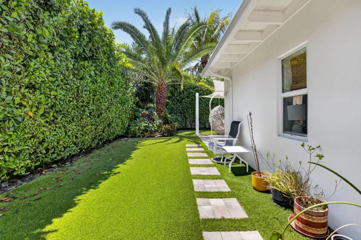 Private Side Patio