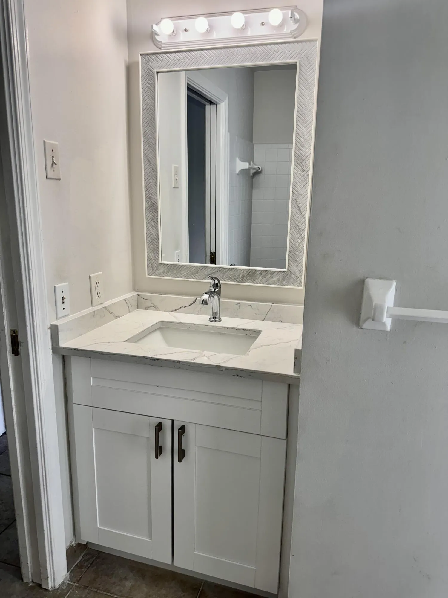 9 Burning Tree - Guest Bath 2