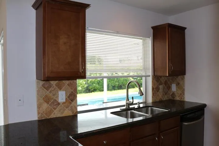 9 Burning Tree - Kitchen