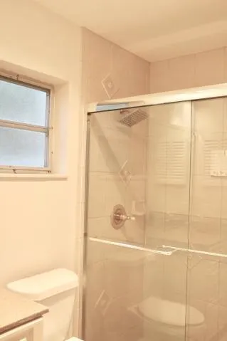9 Burning Tree - Master bath