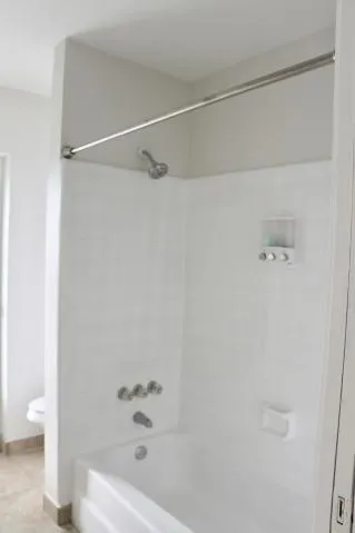 9 Burning Tree - Bathroom
