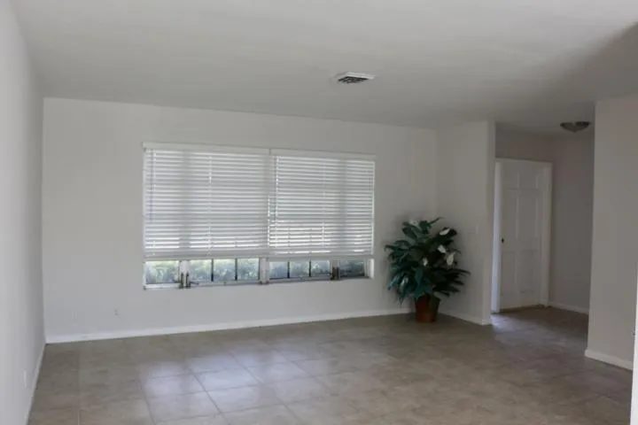 9 Burning Tree - Family Room 2