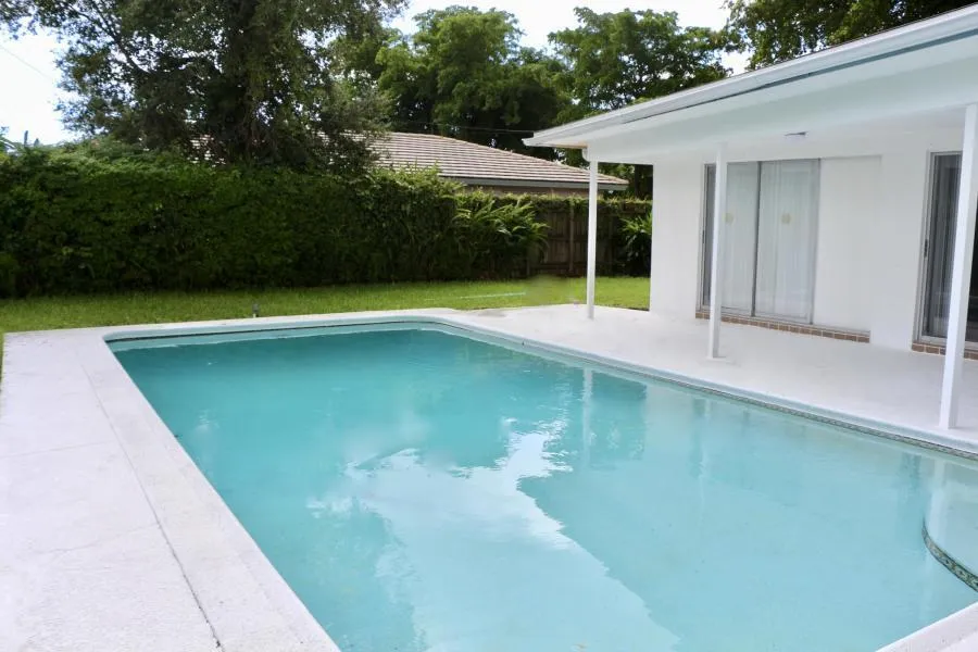 9 Burning Tree - Pool