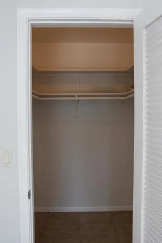 9 Burning Tree - Master closet