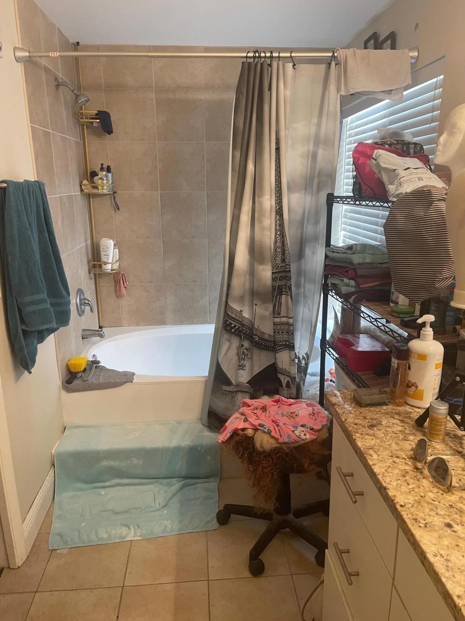 SPACIOUS AND LONG BATHROOM WITH ROMAN TUB