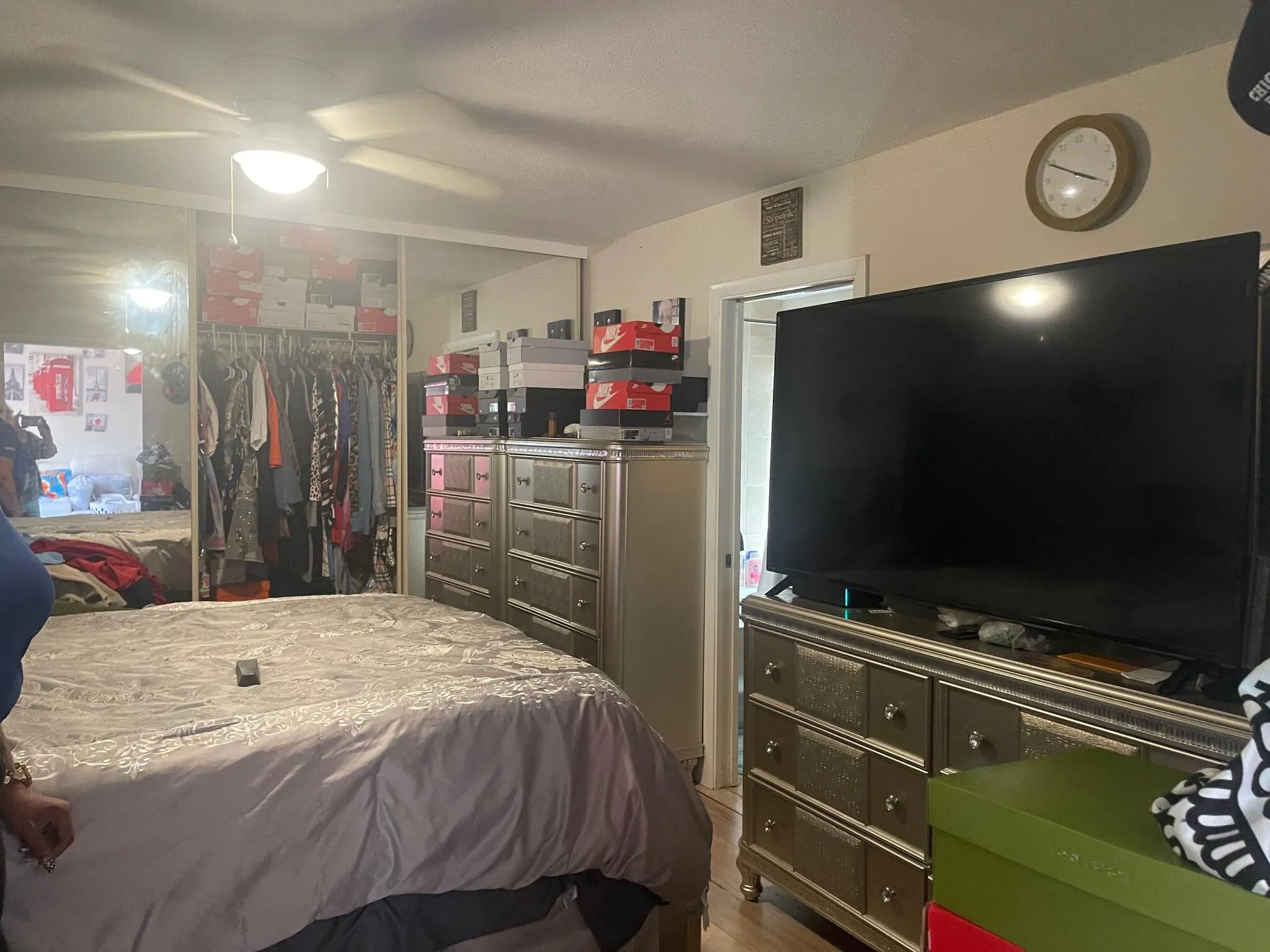 LAMINATE FLOORING