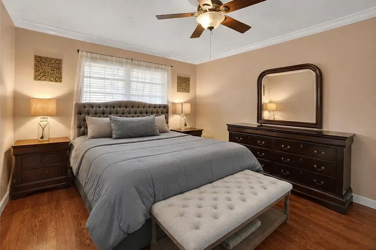 bedroom_neat_2