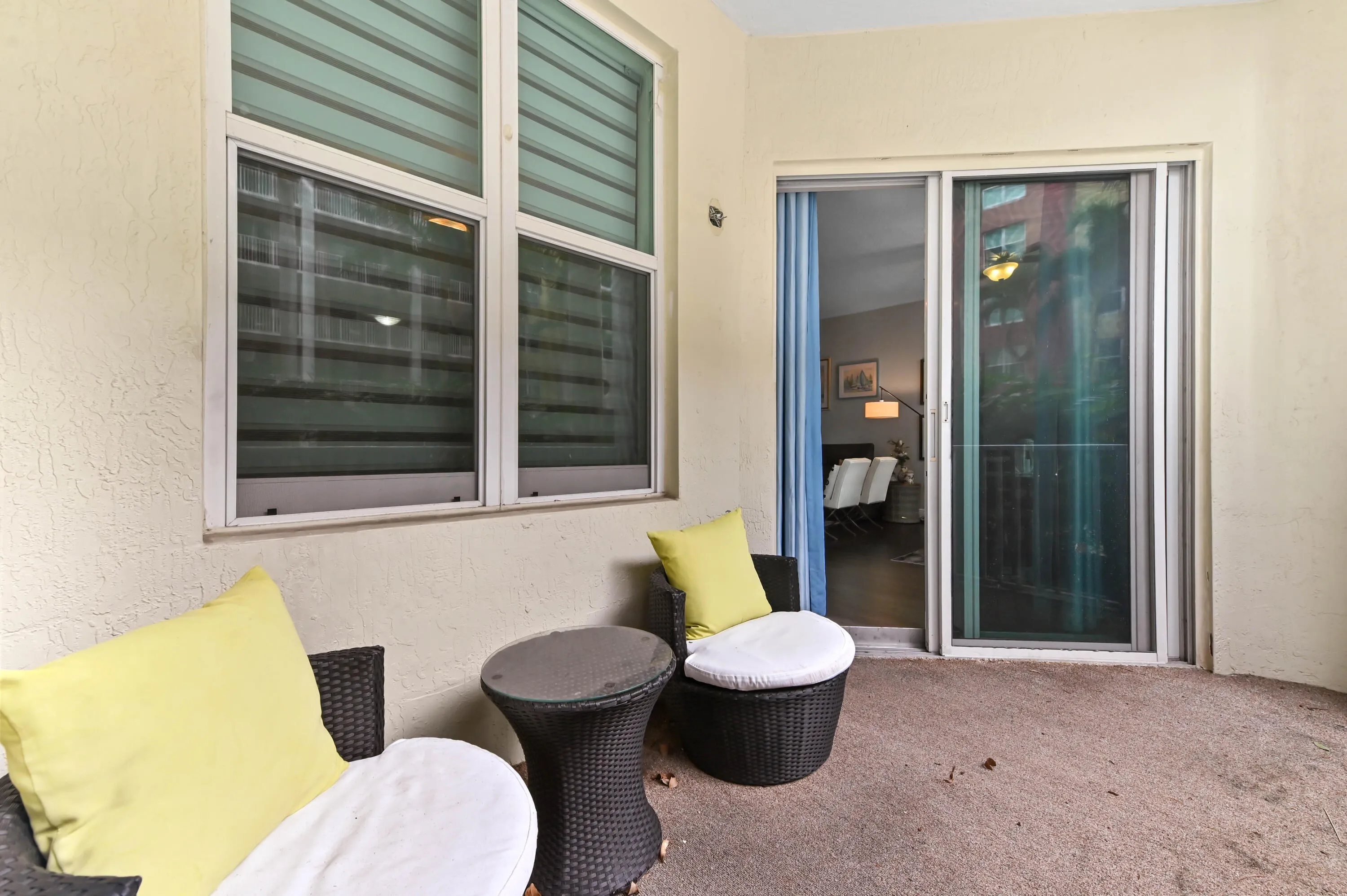 23 porch 02
