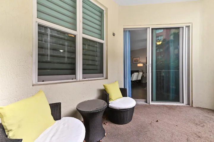 23 porch 02