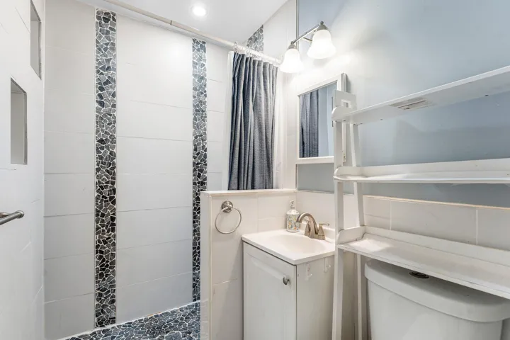 021-418KernStreet-WestPalmBeach-FL-33405