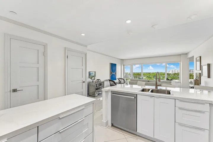 014-701EastCaminoReal-9G-BocaRaton-FL-33