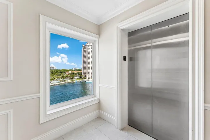 004-701EastCaminoReal-9G-BocaRaton-FL-33