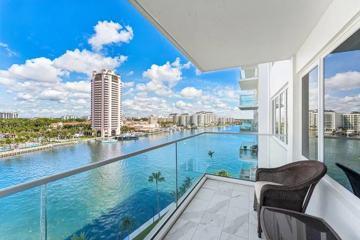 039-701EastCaminoReal-9G-BocaRaton-FL-33