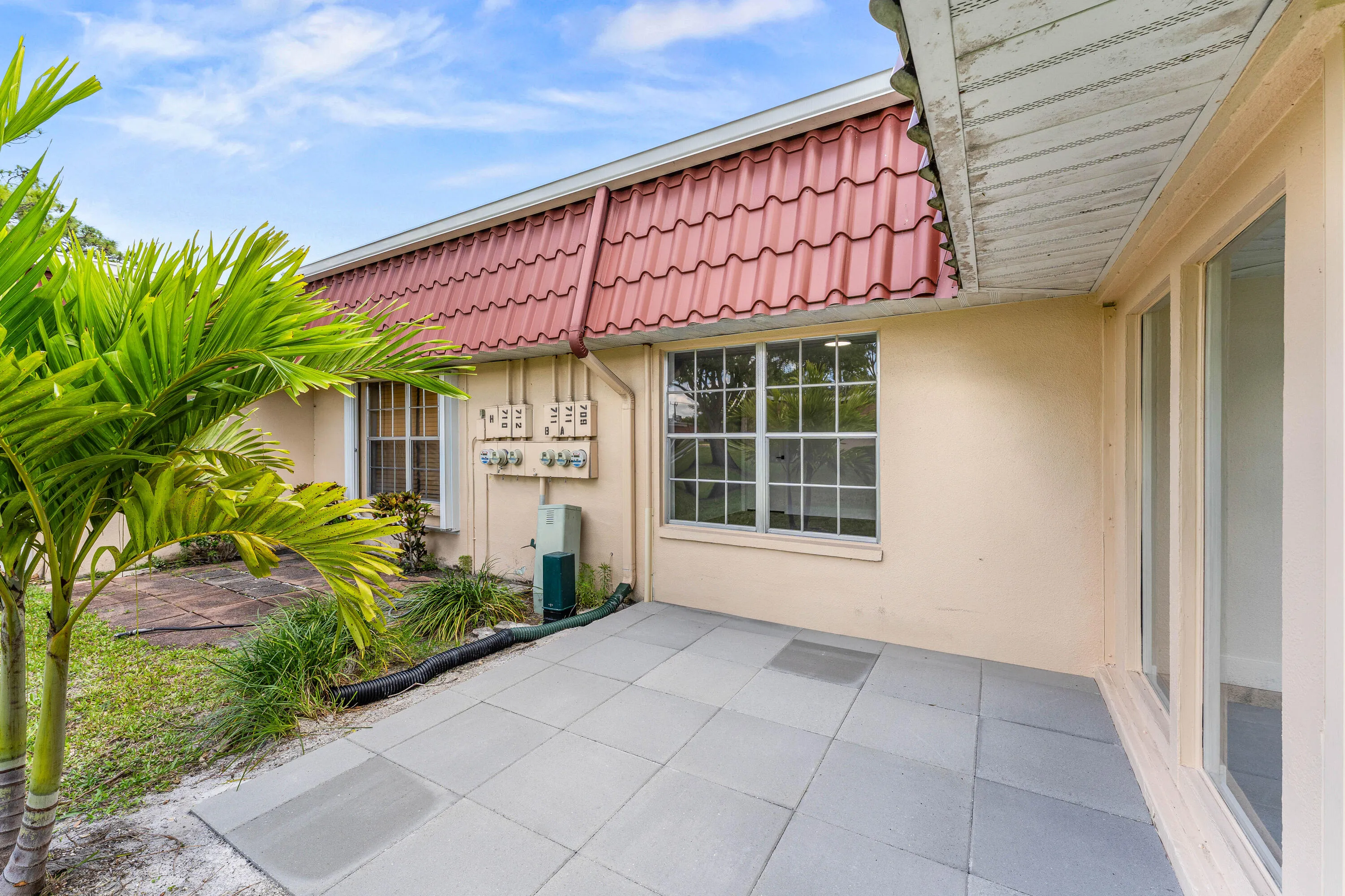 032-711LaconiaCircle-B-Greenacres-FL-334