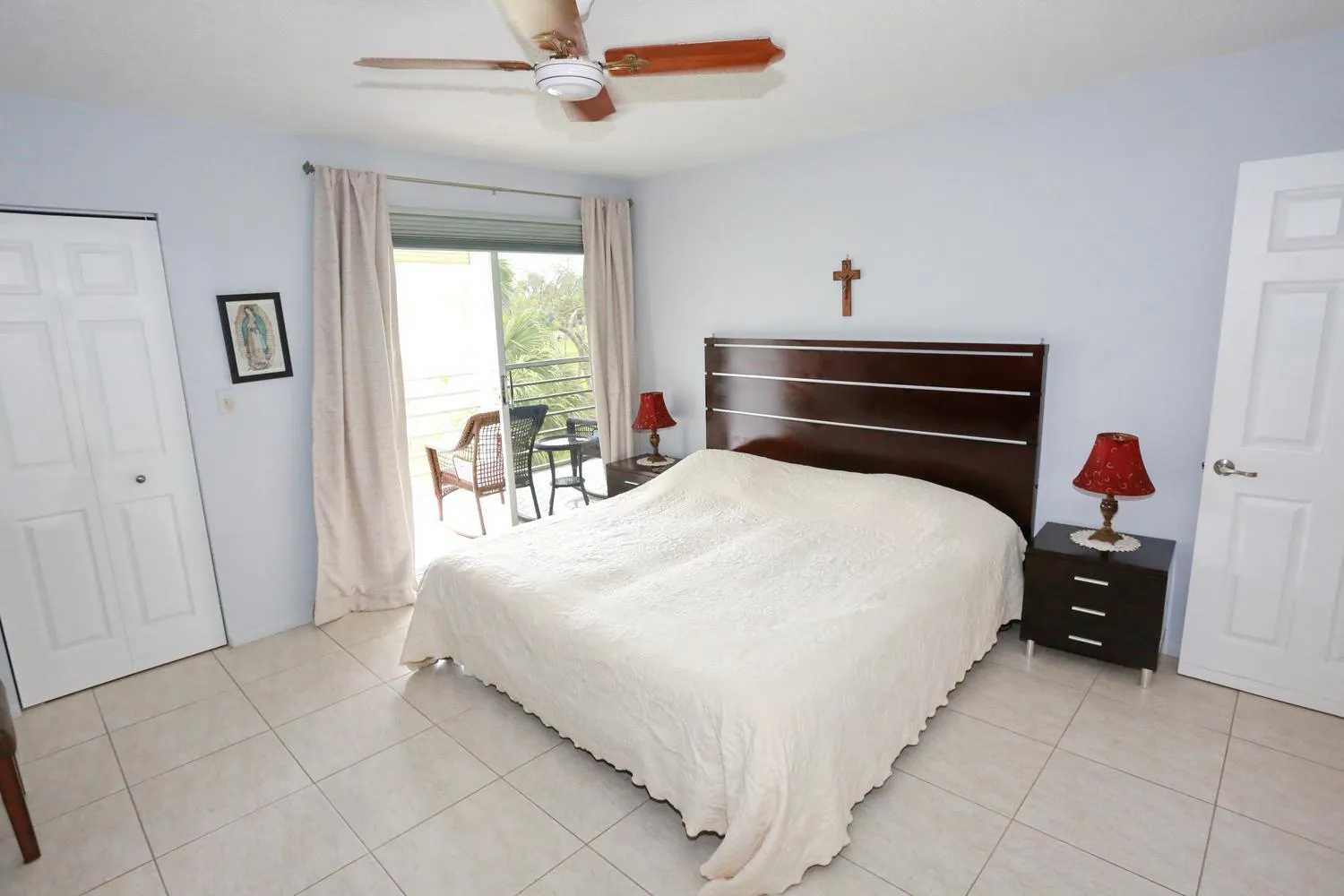 027-012-Master Bedroom-1500x1000