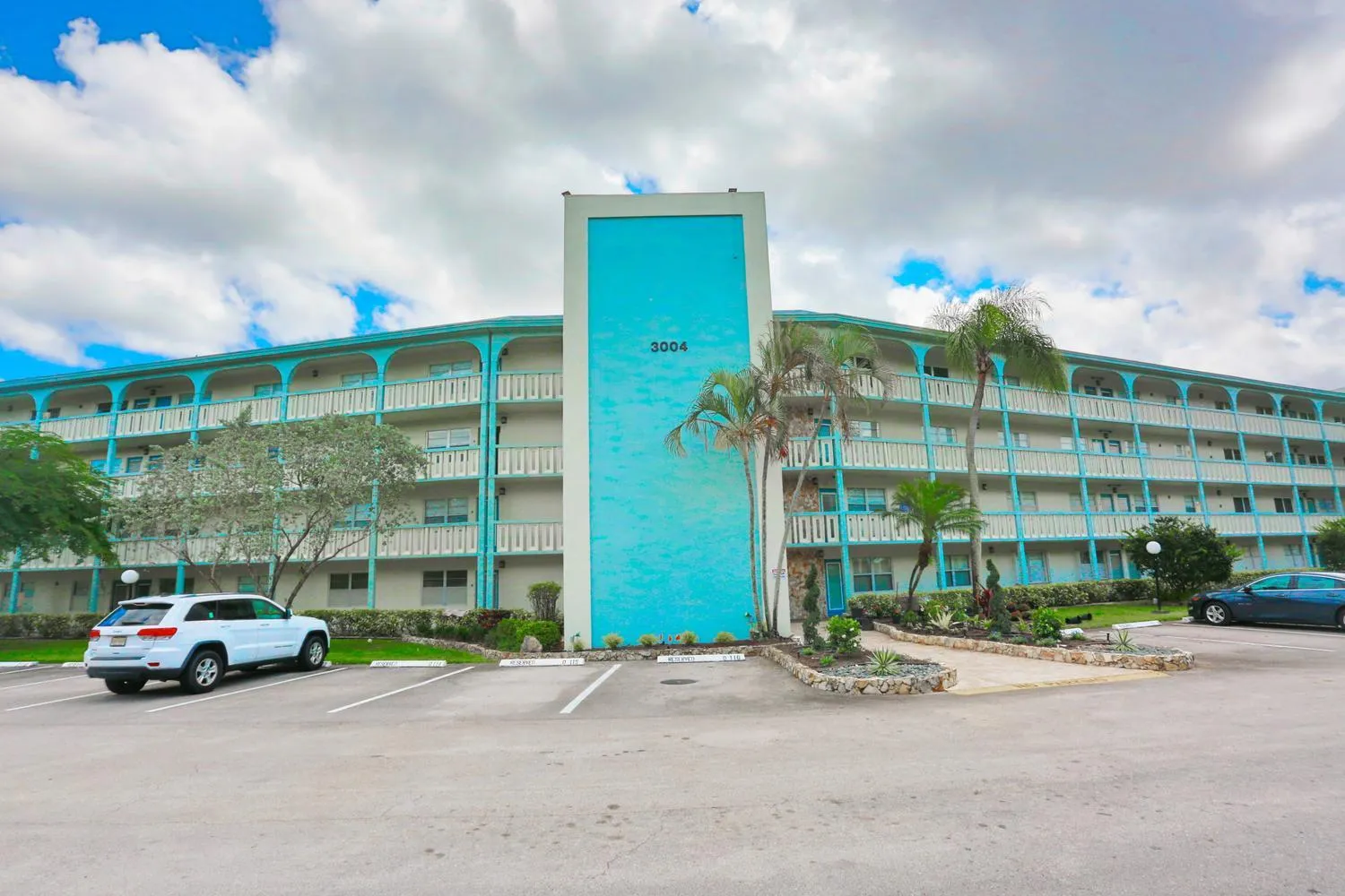 007-054-Exterior Front-1500x1000