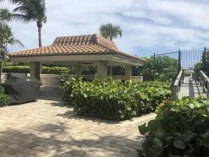 Oceantree Gazebo & Private Access to Bea