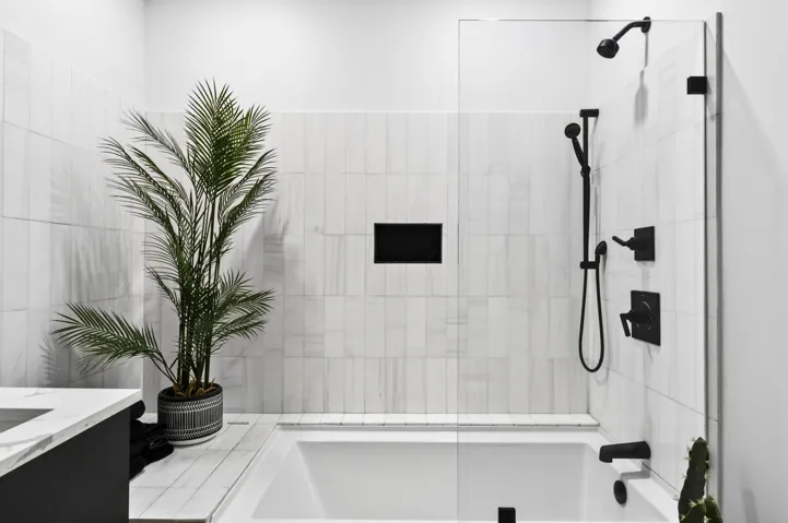 043-010-Bathroom-4000x2660