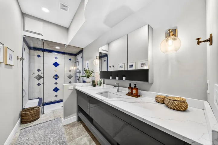 046-022-Bathroom-4000x2662