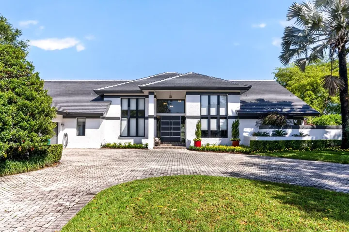 004-009-Front Exterior-4000x2664