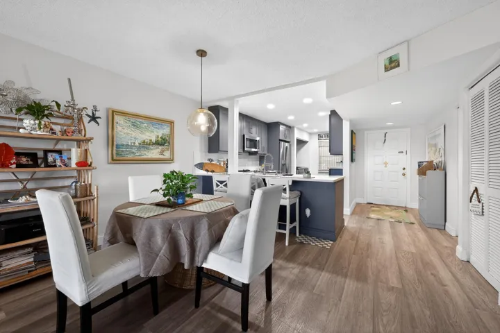 22_2898_SW_22nd_Cir-Dining_room-0031