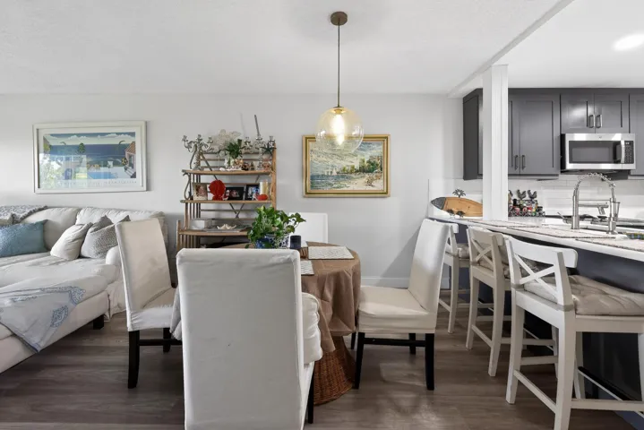 21_2898_SW_22nd_Cir-Dining_room-0028