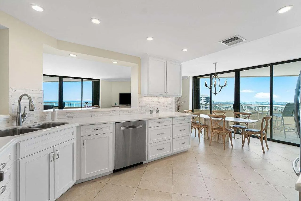 Kitchen with amazing views