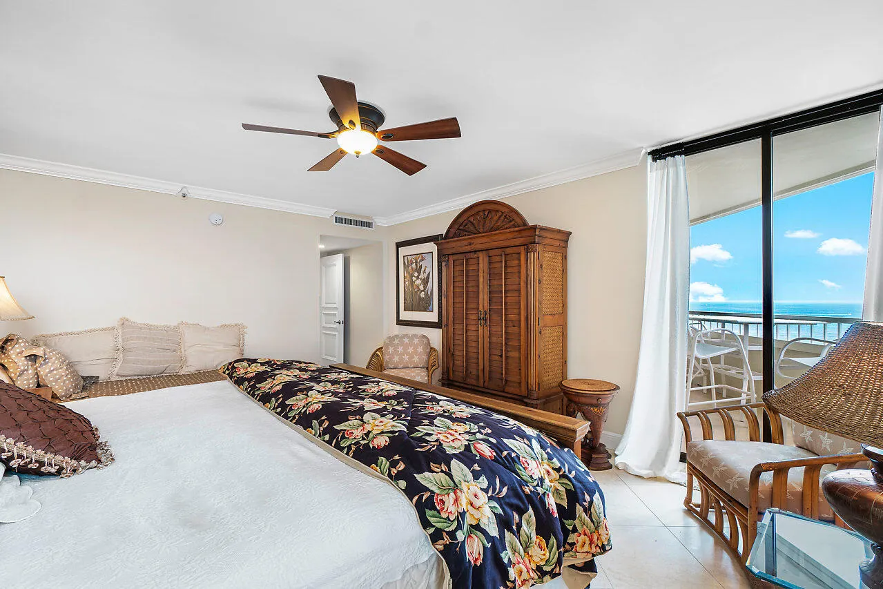 2nd bedroom w access to balcony