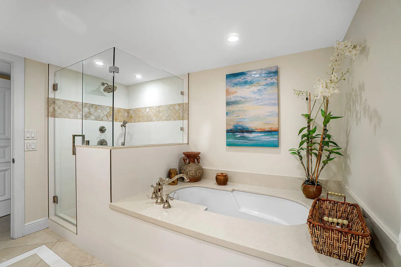 Master bath w separate tub and shower
