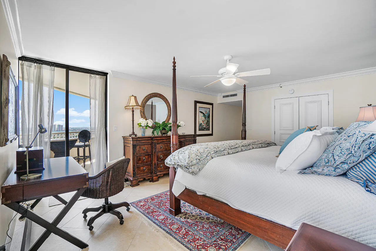 Master w access to 2 balconies