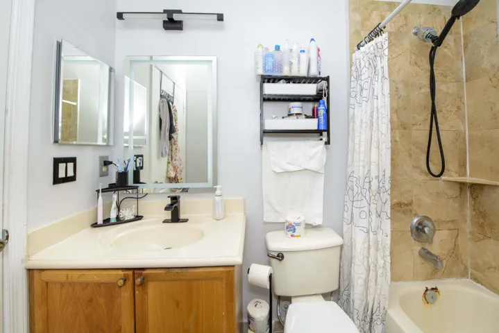 09- 2nd Bathroom (3)