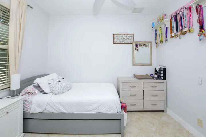 08- 2nd Bedroom (2)