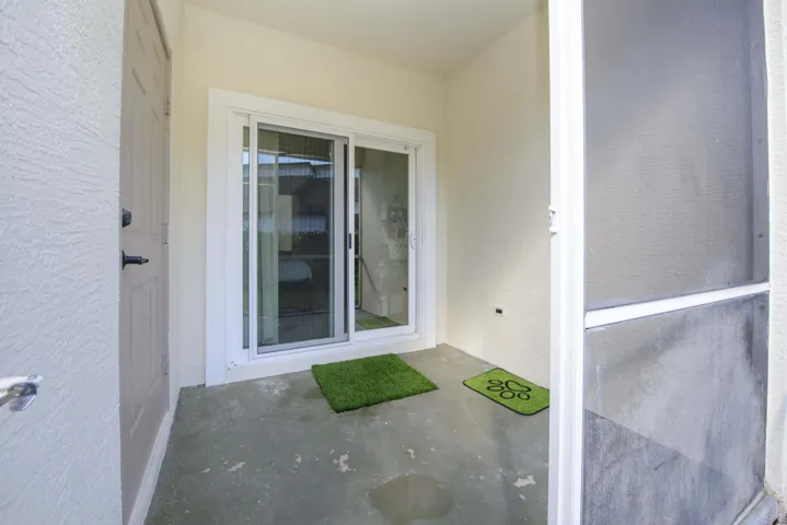 07- Porch (2)