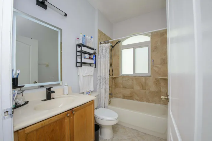 09- 2nd Bathroom (4)