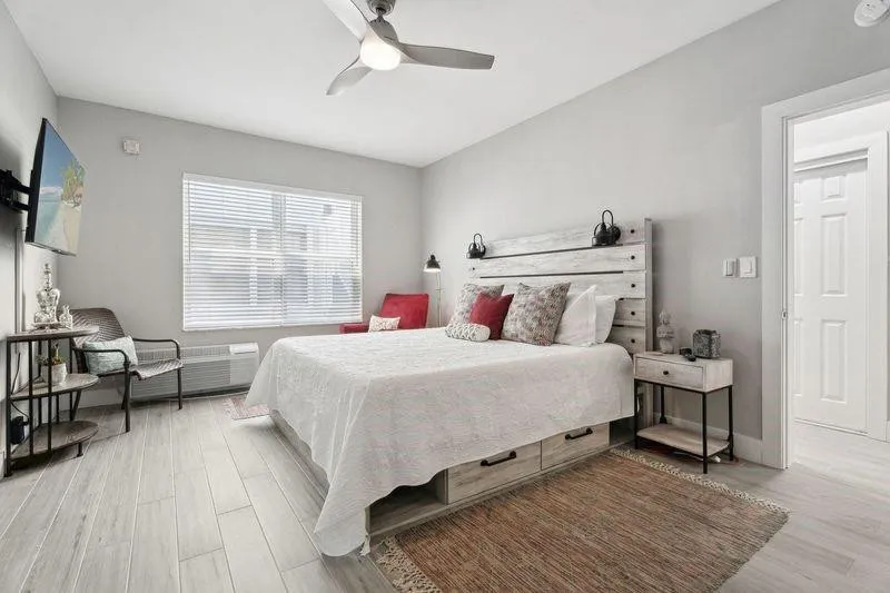 Great closets and flat screen TV