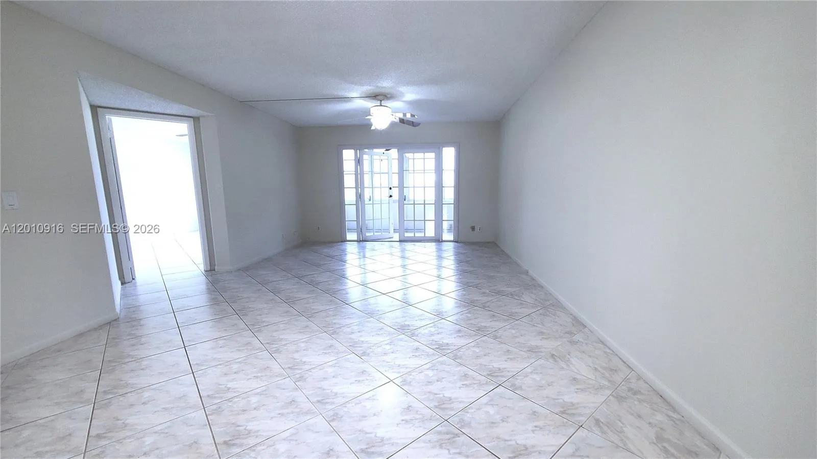 Living room/dining room