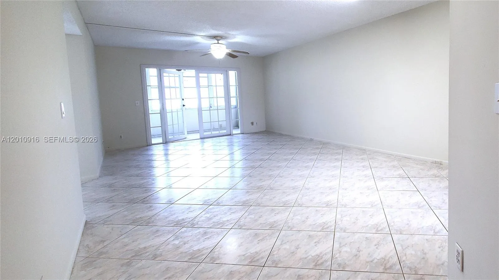 Living room/dining room
