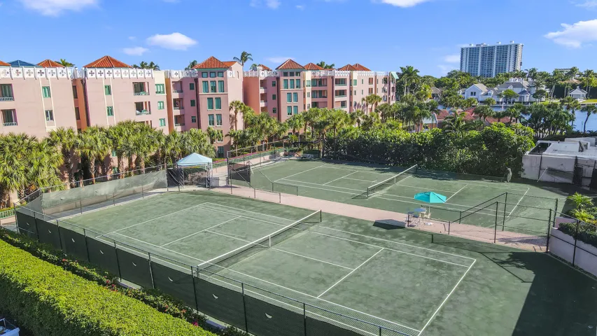 Mizner Court - 2 Private Tennis Courts