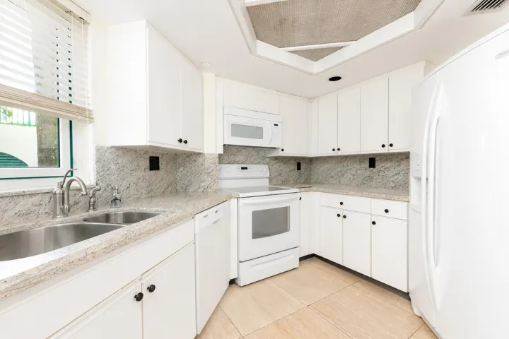 Appliance color virtually altered.