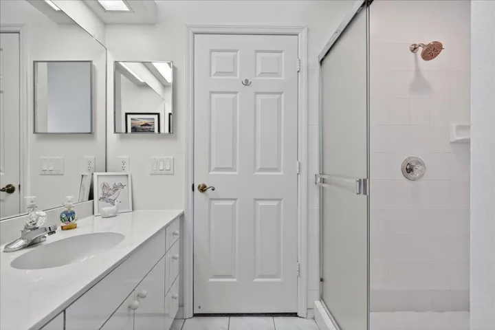 Loft Full Bathroom