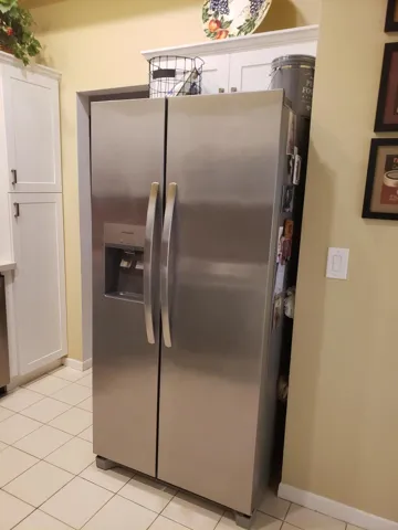 Refridgerator