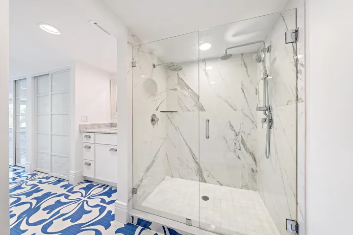 PRINCIPAL BATHROOM/SHOWER