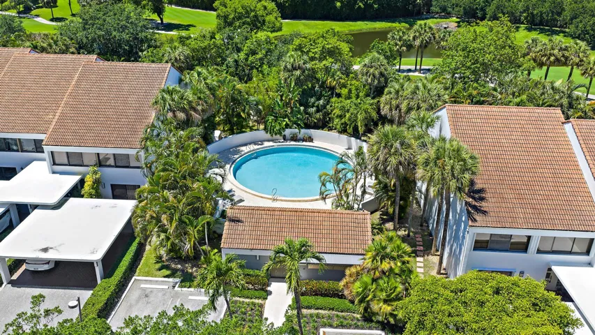 PARLIAMENT VILLAS POOL & POOLHOUSE