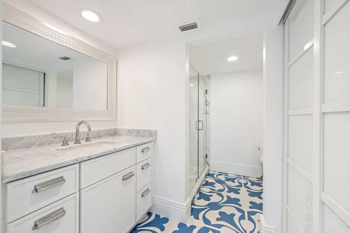 PRINCIPAL BATHROOM